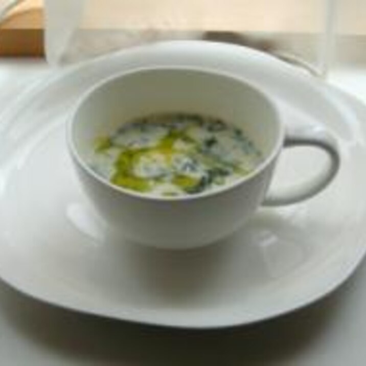 オリーブオイル風味の豆乳わかめスープ